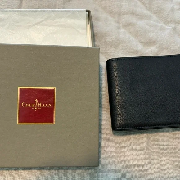 Cole-Haan men’s cardholder and wallet - Picture 3 of 6
